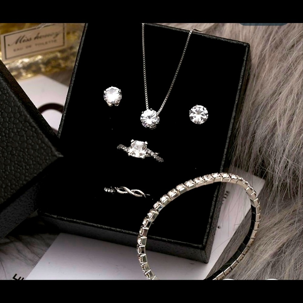 ❤️ 2 times Host Pick ❤️4 Piece Super Shiny Necklace Set